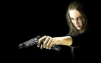 Angelina Jolie Pistols 451636 3840x2400